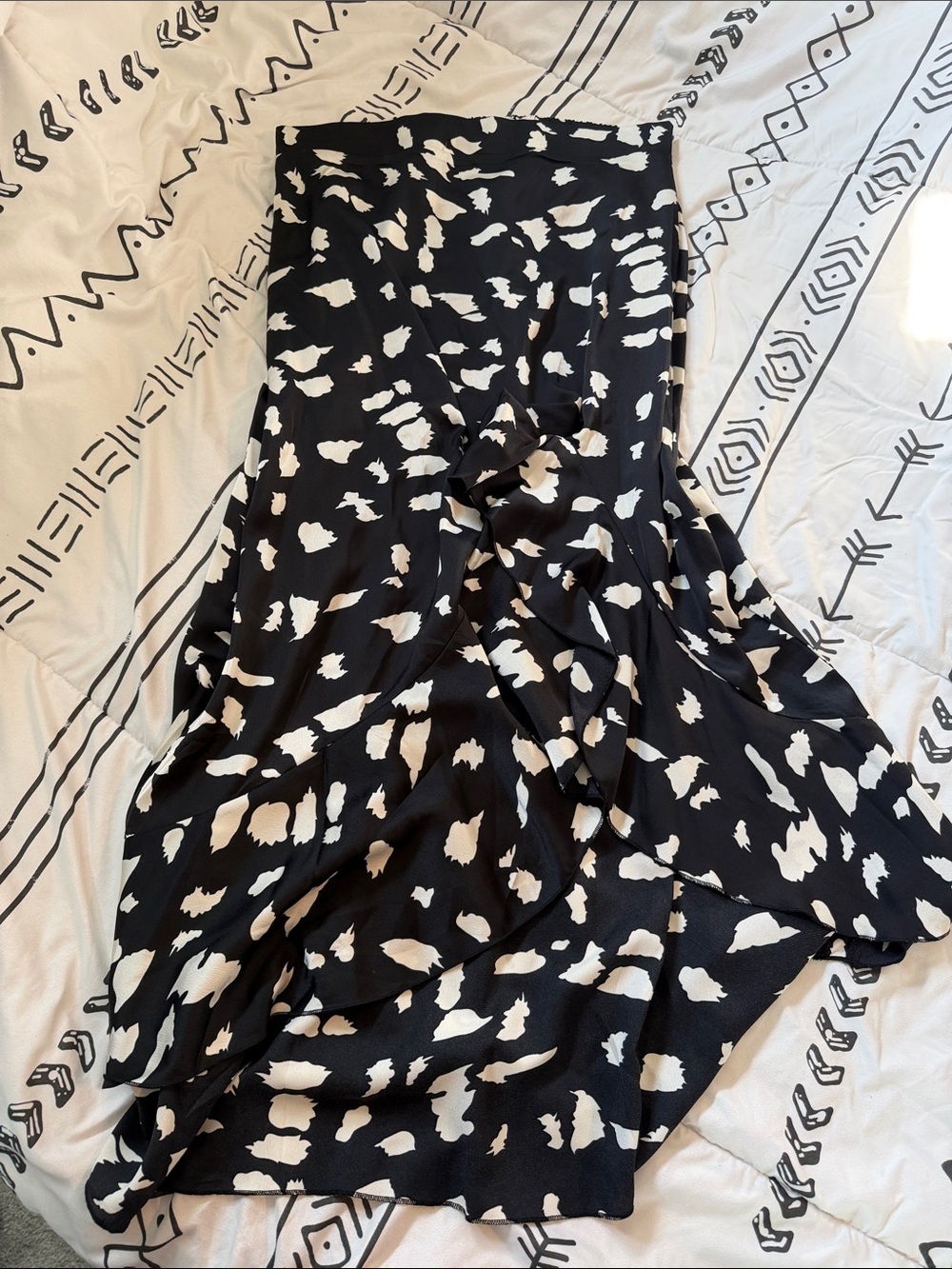 SHEIN Black and White Asymmetric Ruffle High-Low Skirt